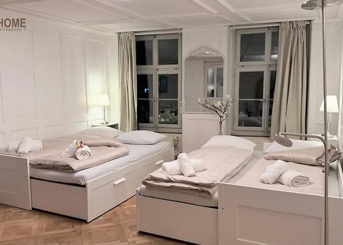 Traditional Old Town In Perfect Location 아파트