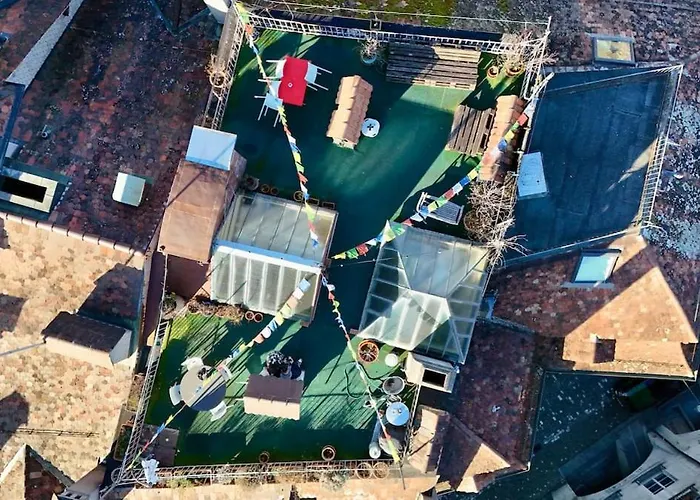 Traditional Old Town In Perfect Location 아파트 *